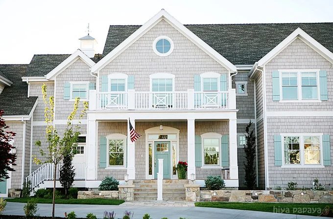 Exterior Paint Colors that Increase Curb Appeal | Edgecomb Gray Benjamin Moore | More info on Bekob.com