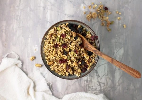 Fall Harvest Chunky Granola {How to Make Granola at Home}
