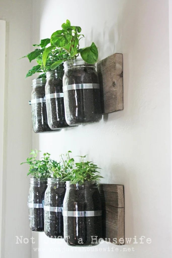 25 Fantastic Indoor Herb Garden options - Tipsaholic.com #herbs #garden