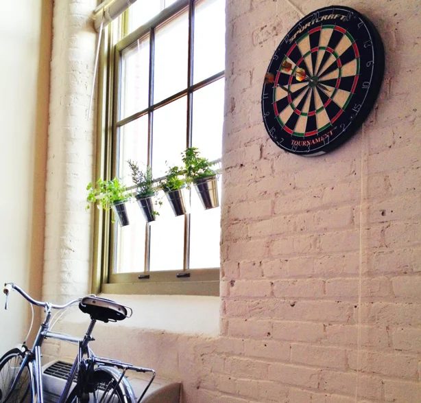 25 Fantastic Indoor Herb Garden options - Tipsaholic.com #herbs #garden
