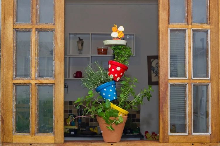 25 Fantastic Indoor Herb Garden options - Tipsaholic.com #herbs #garden