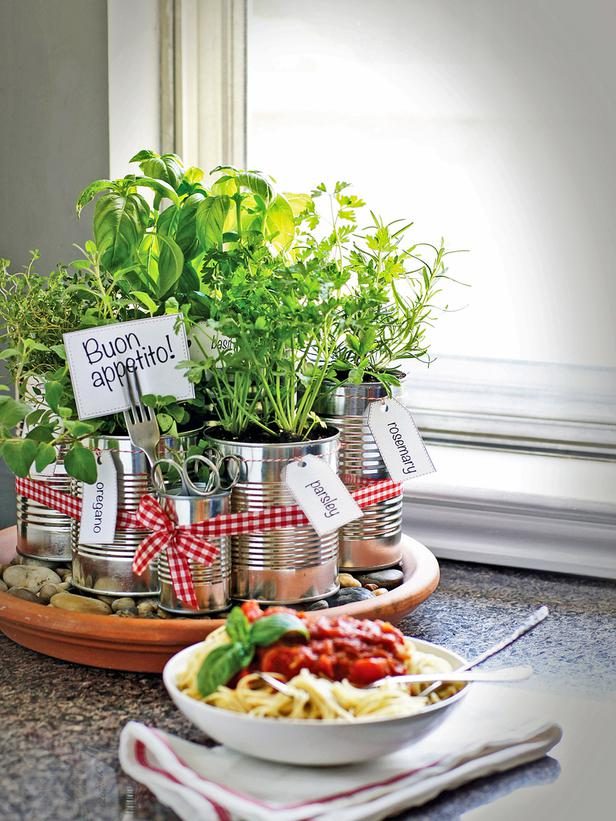 25 Fantastic Indoor Herb Garden options - Tipsaholic.com #herbs #garden
