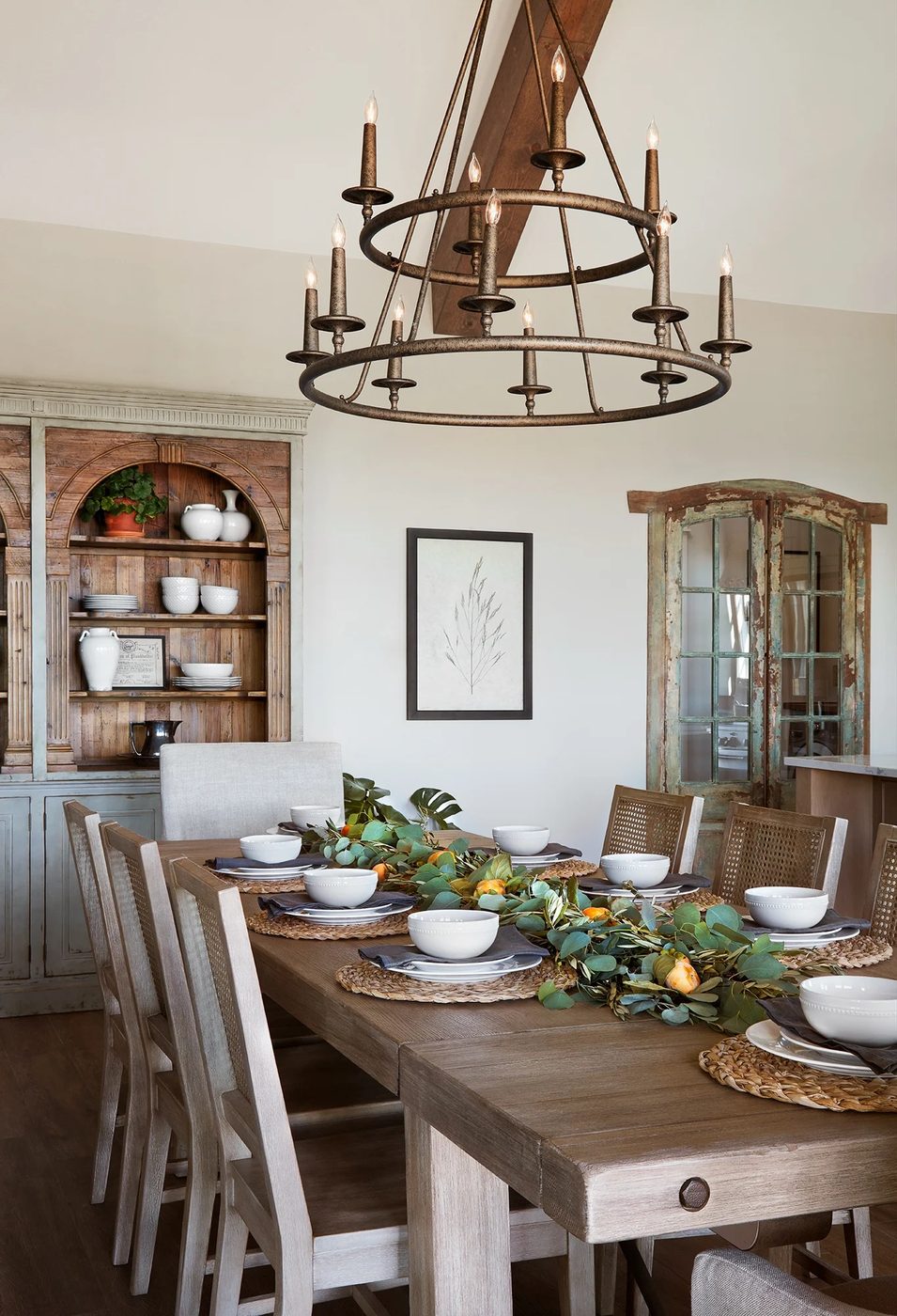 Tips and sources for decorating and designing a farmhouse dining room | Get This Look: A Farmhouse Dining Room a la Fixer Upper "A Lot of Options" House #Bekob #fixerupper #farmho