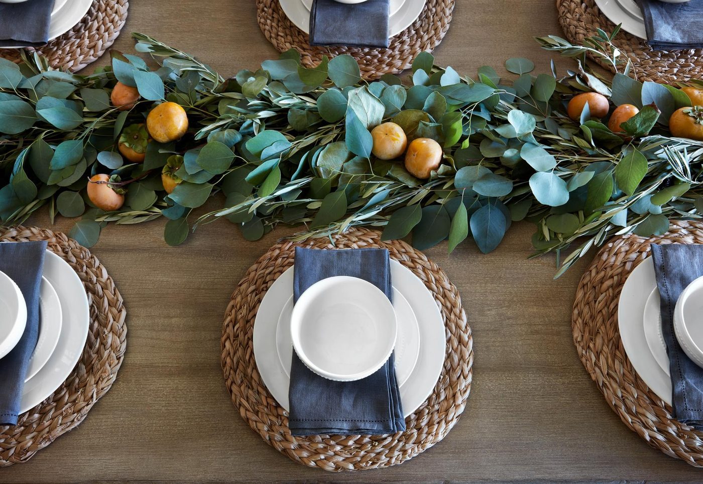 Tips and sources for decorating and designing a farmhouse dining room | Get This Look: A Farmhouse Dining Room a la Fixer Upper "A Lot of Options" House #Bekob #fixerupper #farmho