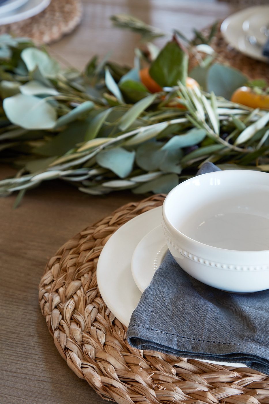 Tips and sources for decorating and designing a farmhouse dining room | Get This Look: A Farmhouse Dining Room a la Fixer Upper "A Lot of Options" House #Bekob #fixerupper #farmho