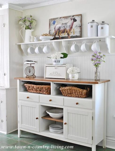 Farmhouse Kitchen Inspiration -- this open shelving with mug storage is well fitted!