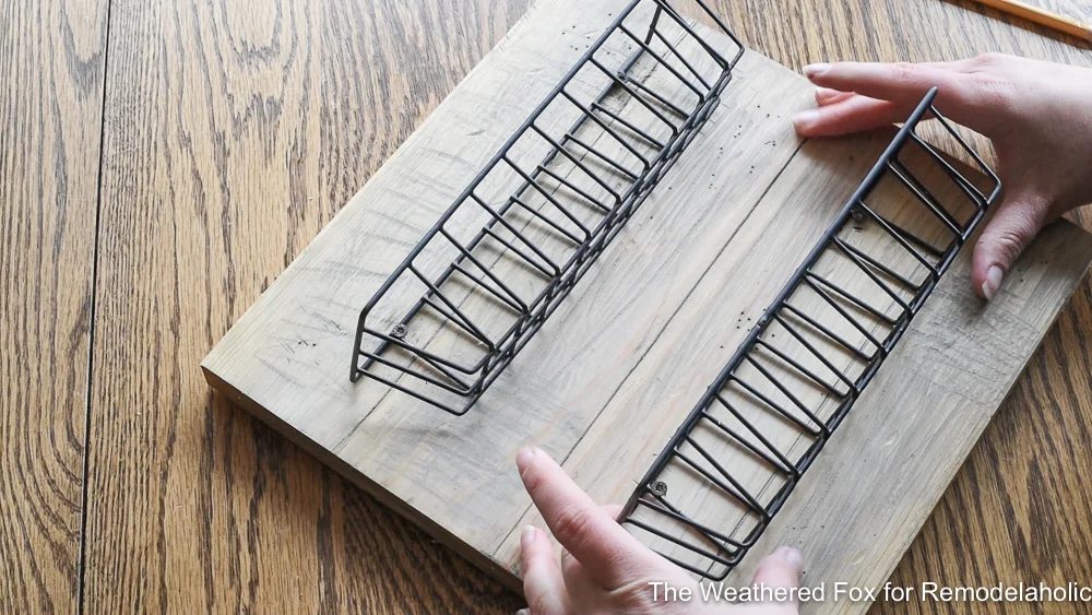 direct walkthrough On How To Create Farmhouse Style Wall Baskets With Dollar Store Items. Get This walkthrough From The Weathered Fox On Bekob!