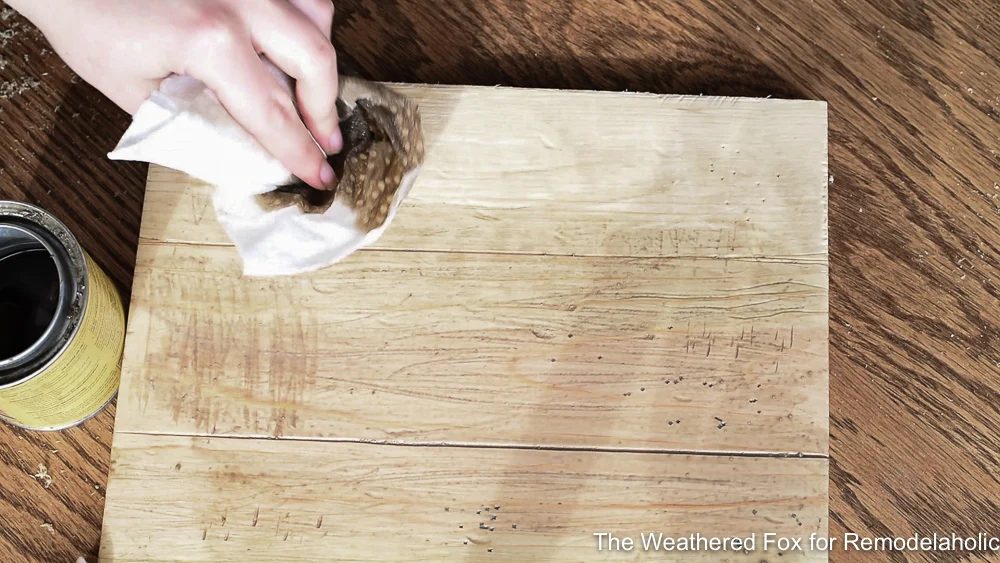 Make A Planked Look With A Solid Piece Of Wood! How To Create Farmhouse Style Wall Baskets With Dollar Store Items. Get This walkthrough From The Weathered Fox On Bekob!