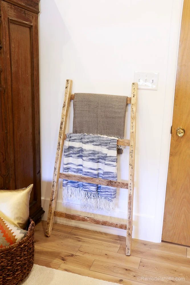 free-pallet-blanket-ladder-handmade-walkthrough-also-great-for-storing-shoes-Bekob-9104