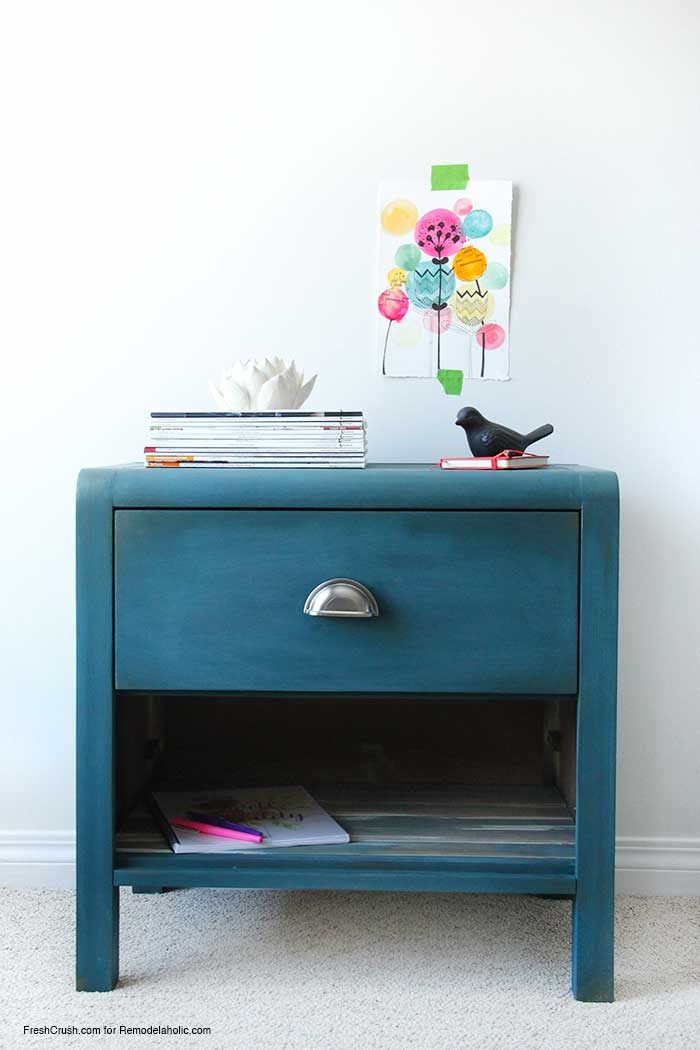 LOVE this nightstand makeover! The color is well fitted and she used a gold glaze to get a well fitted aged patina on the paint.