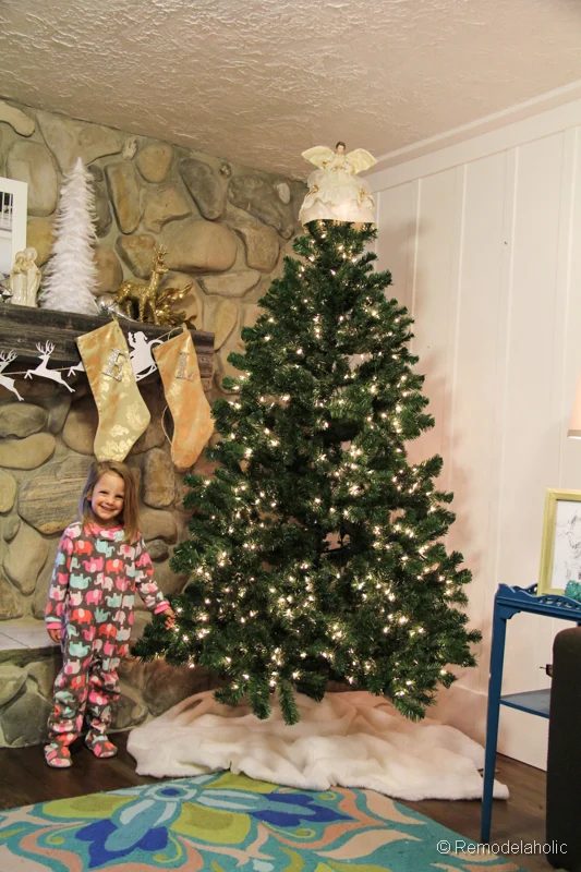 Faux fur tree skirt by Bekob