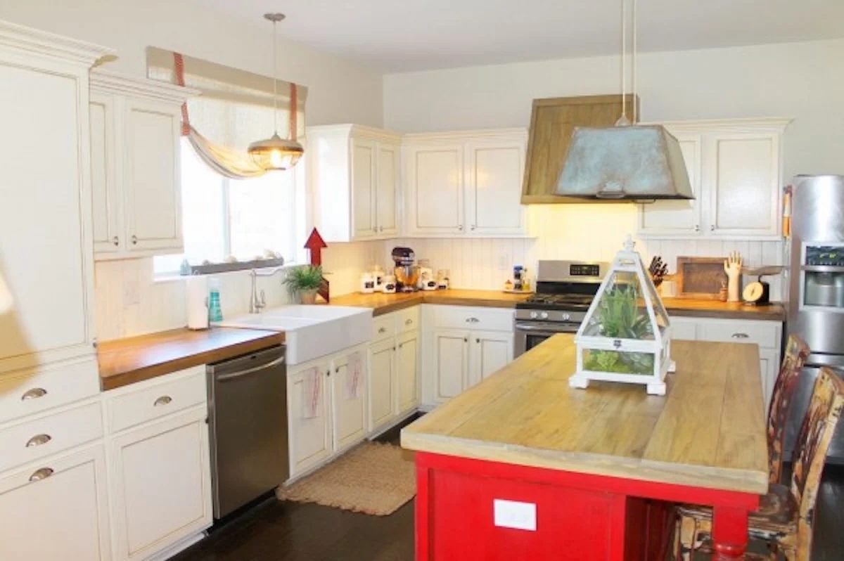 White Rustic Farmhouse Kitchen With Handmade Reclaimed Wood Counters The Ragged Wren On Bekob 600x399