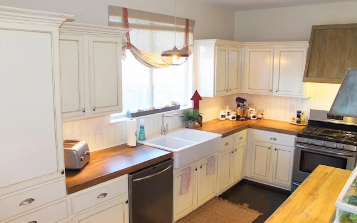 White Kitchen With Faux Reclaimed Wood Countertops The Ragged Wren On Bekob 600x376