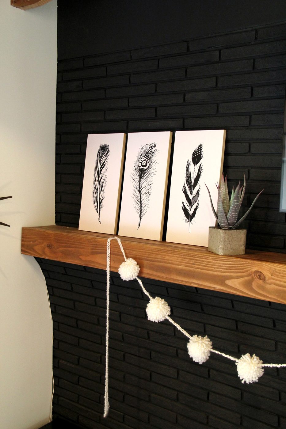4 hand-drawn feather prints that are FREE to print! From Bekob.com