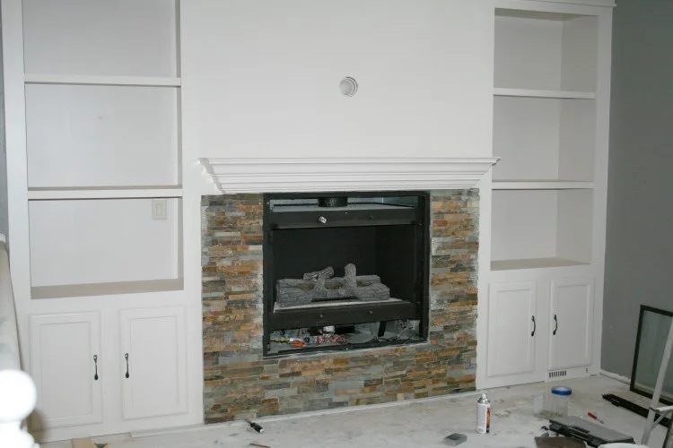 fireplace makeover with stone tiles and built-in shelves, construction2style on Bekob