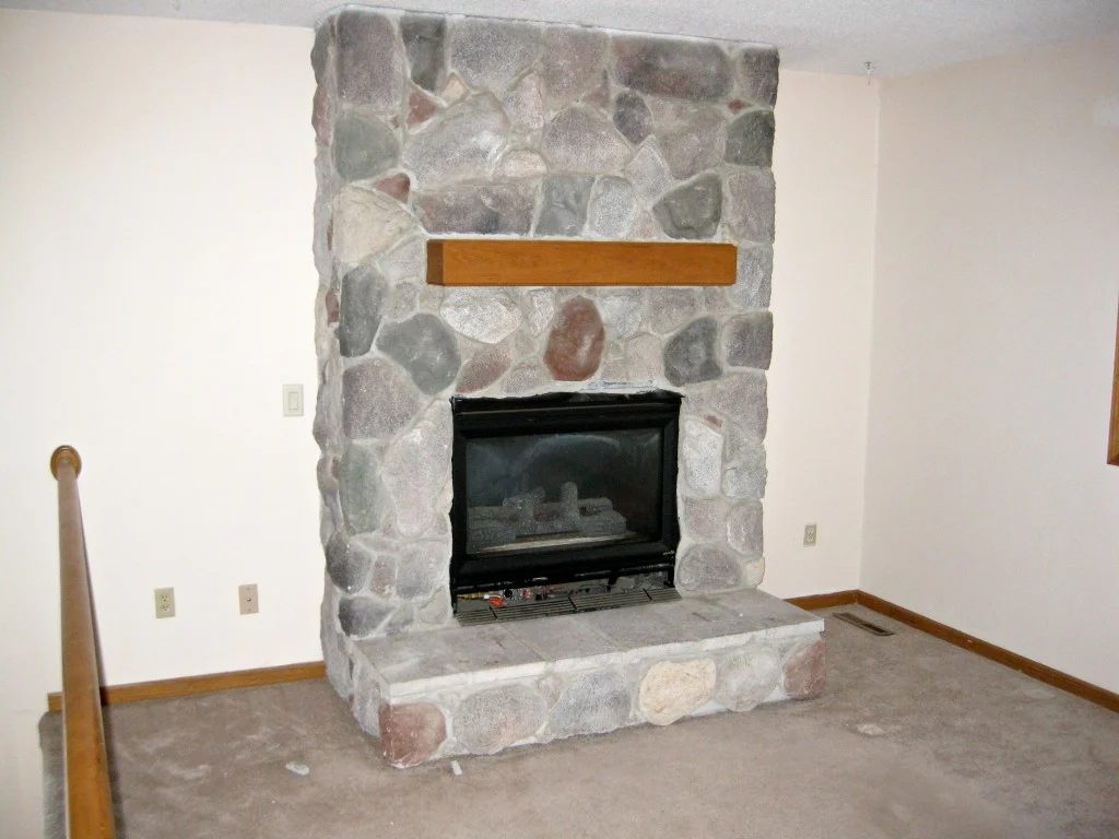 fireplace before makeover, construction2style on Bekob