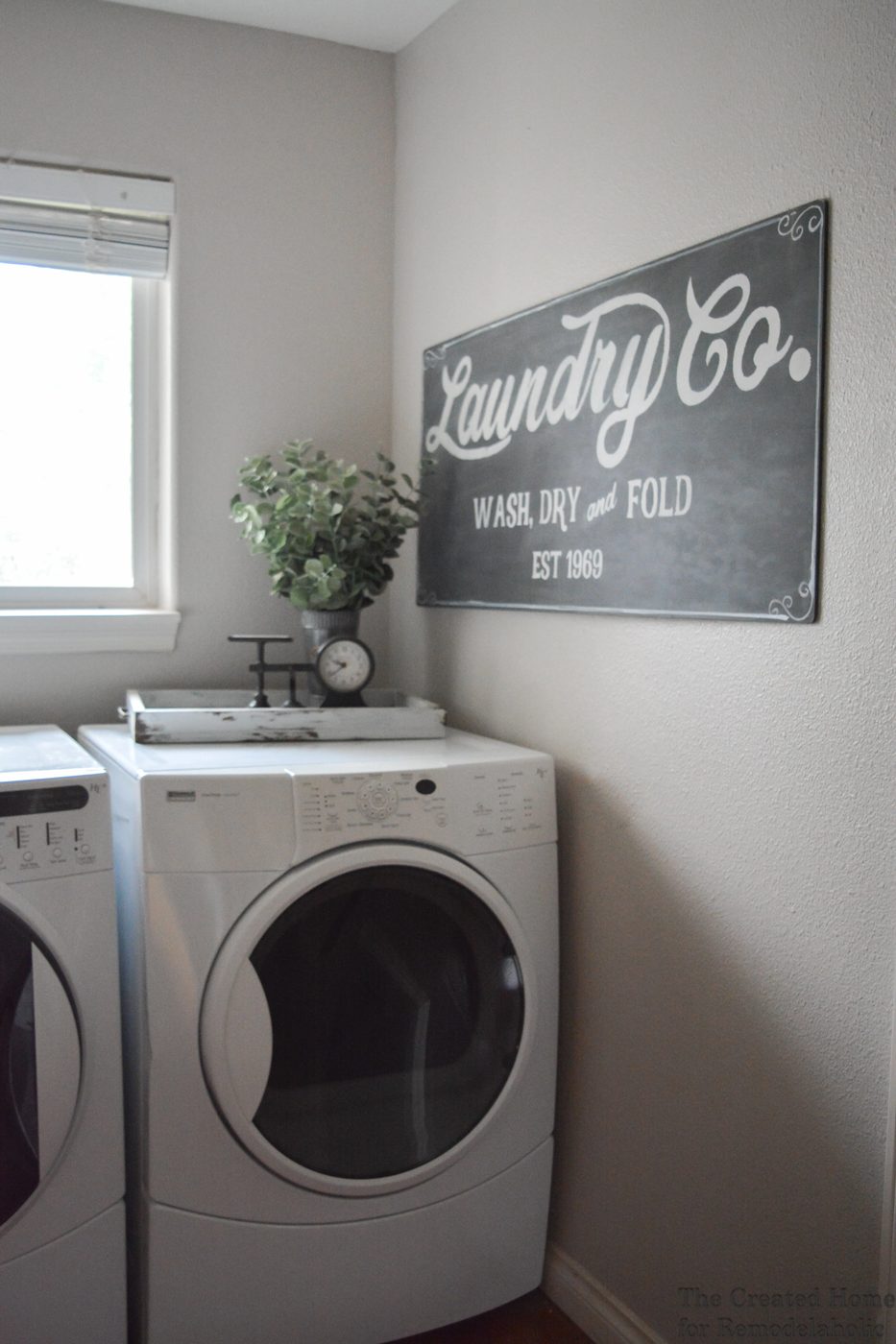 Free printable template! How to paint your own Fixer Upper Magnolia Market style laundry sign | farmhouse decor | laundry room | chalkboard | vintage