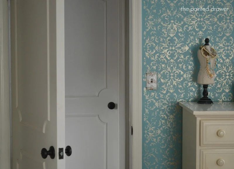 How to Make a Flat Door Look Like a Paneled Door by The Painted Drawer featured on @Bekob