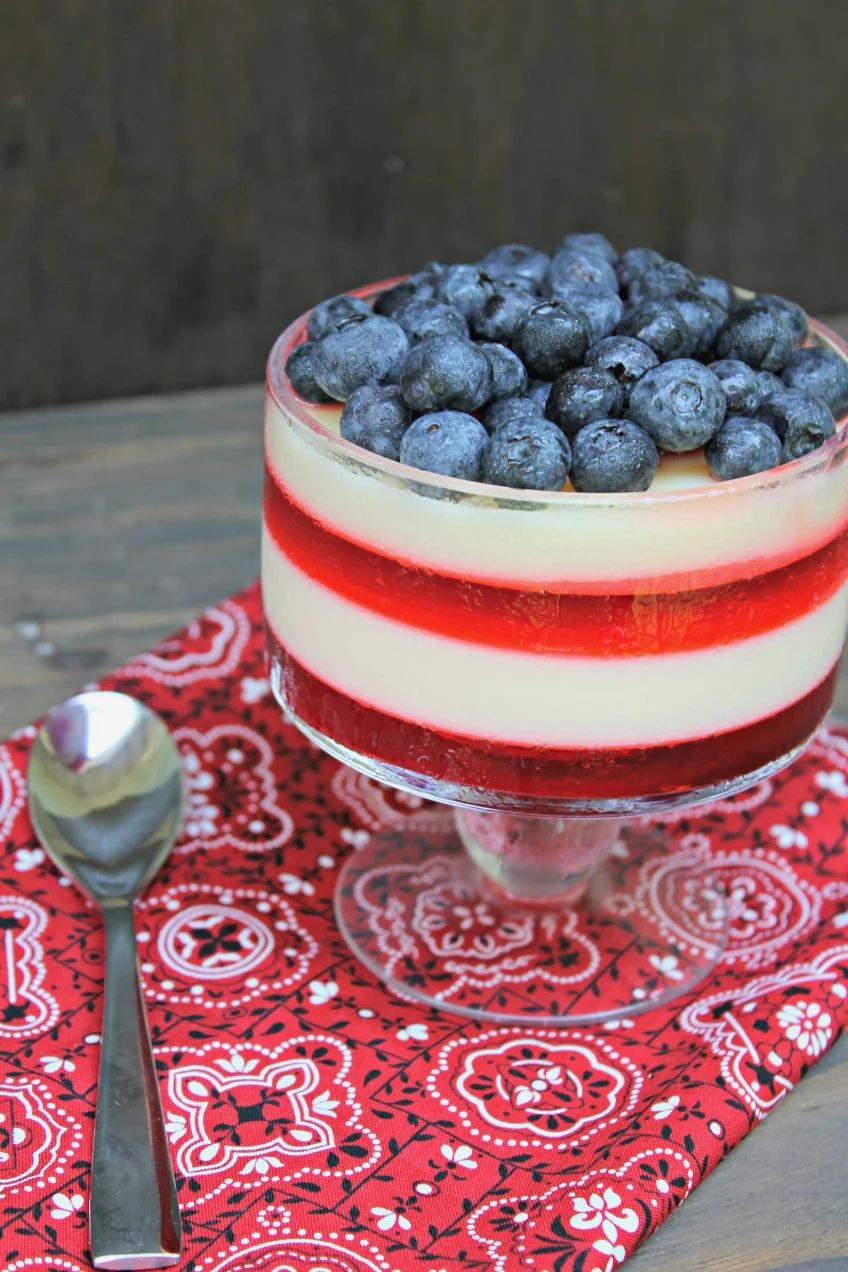 Bring a vivid dessert to your fourth of July picnic with these festive and yummy Patriotic Parfaits via Bekob.com