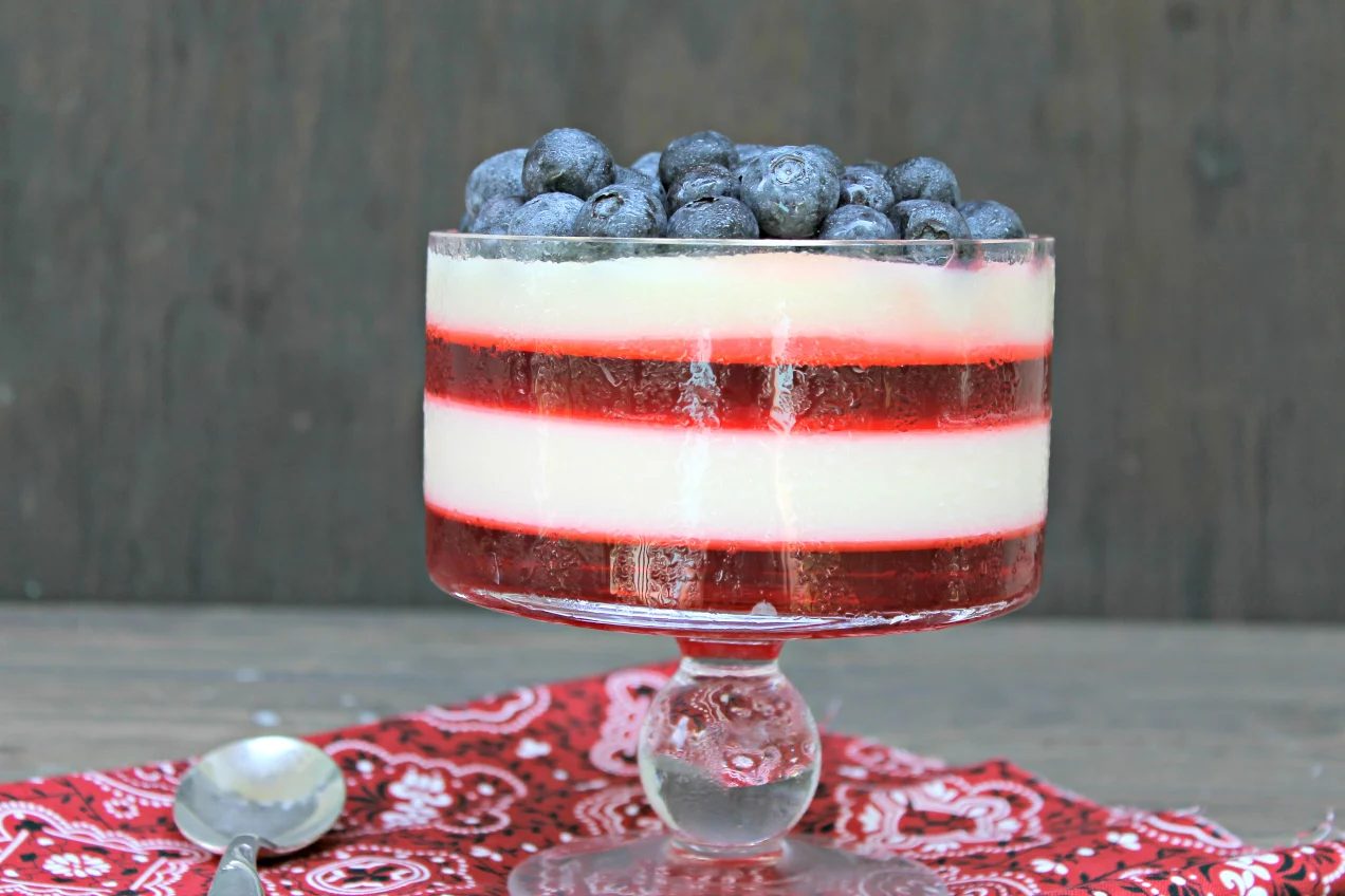 Bring a vivid dessert to your fourth of July picnic with these festive and yummy Patriotic Parfaits via Bekob.com