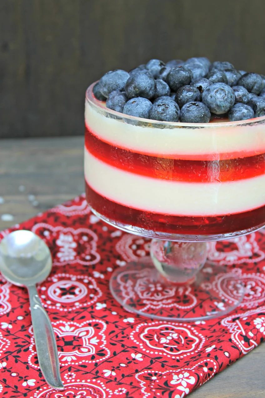 Bring a vivid dessert to your fourth of July picnic with these festive and yummy Patriotic Parfaits via Bekob.com