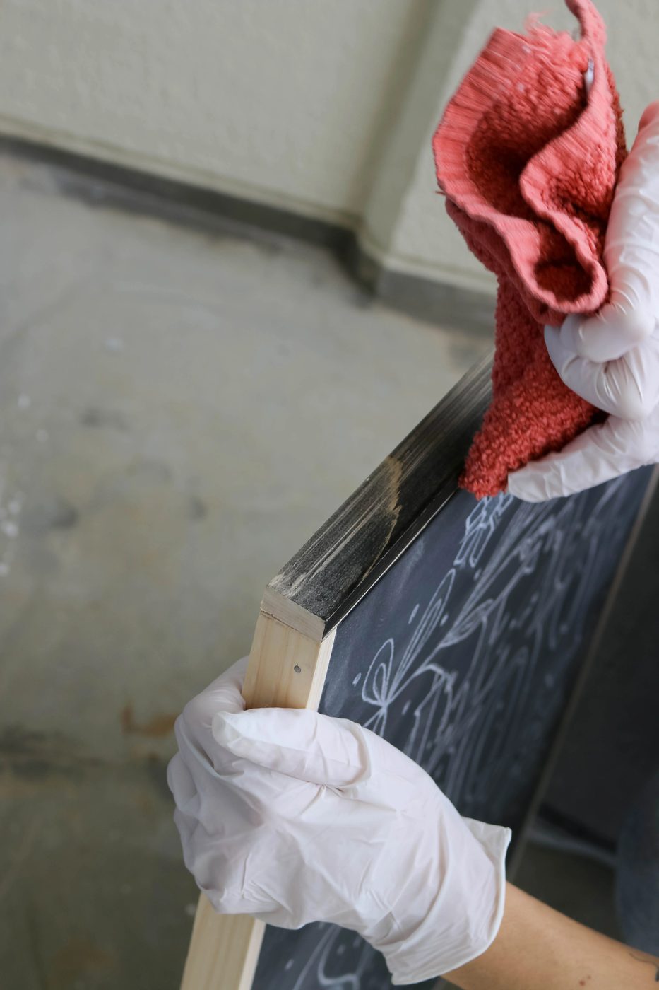 How to make a framed Chalkboard - Stain Frame part 1