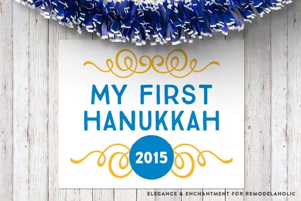 Create memorable and professional looking photos with these free printable Baby’s First Holiday Signs! Designs for Thanksgiving, Christmas and Hanukkah 2015 and the 2016 New Year a