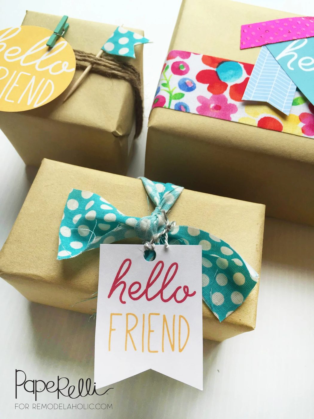 This is the cutest gift wrapping! Free printable gift tags, plus brown kraft paper and string, fabric, washi tape