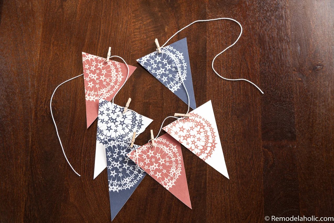 4th of July Party Decor: Patriotic Firework Bunting printable via Bekob.com