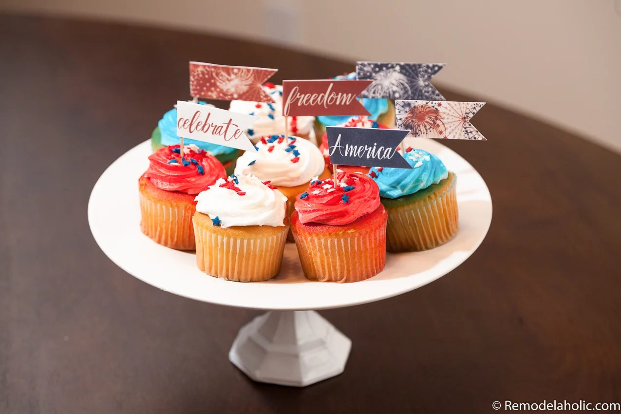 striking and straightforward festive cupcakes featured on Bekob.com
