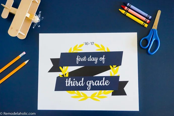 It's back to school time! Capture the moment with these straightforward and free printable first day of school signs. Just print and snap the picture! From Bekob.com