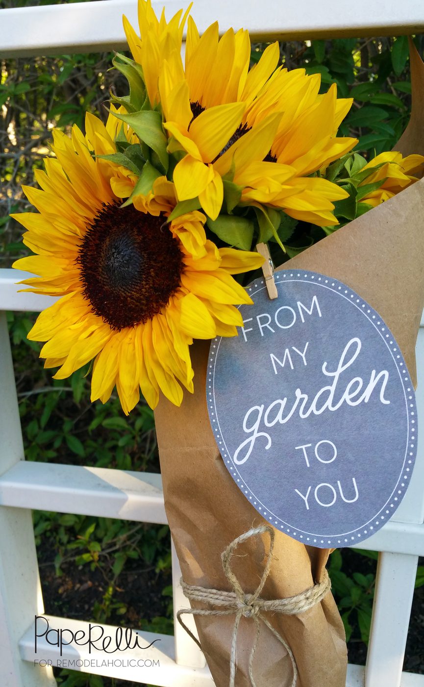 Share the wealth of your garden's flowers and produce with this free printable garden gift tag