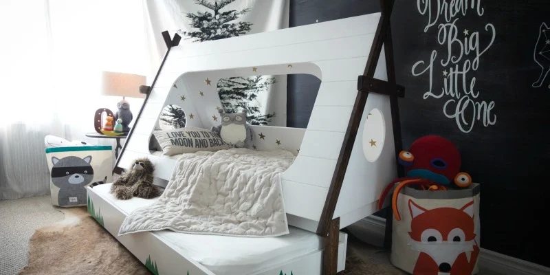Friday Faves: striking Bedrooms and Organizing DIYs