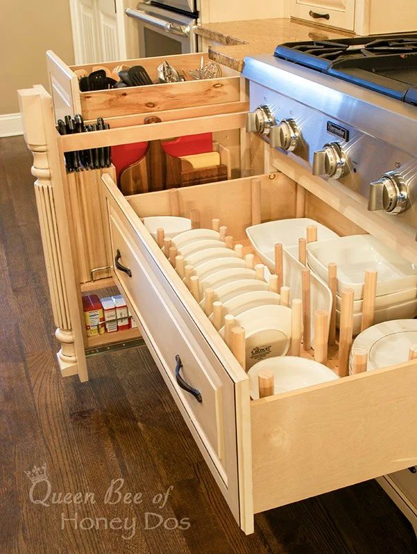 memorable organized drawers for utensils, dishes, knives, and spices!