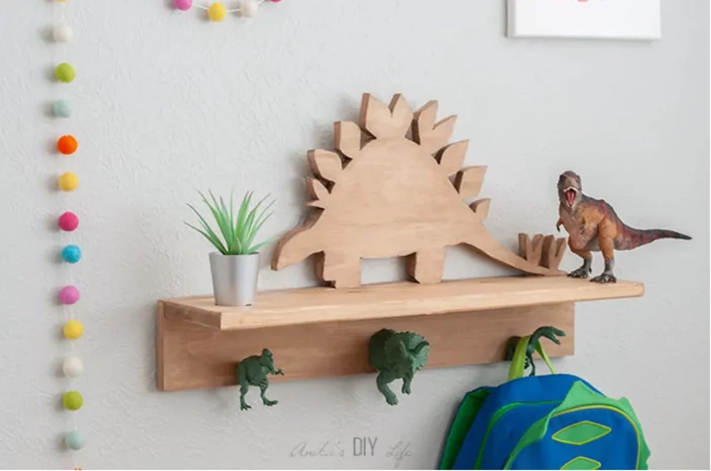 Friday Favorites: striking and Useful Shelves