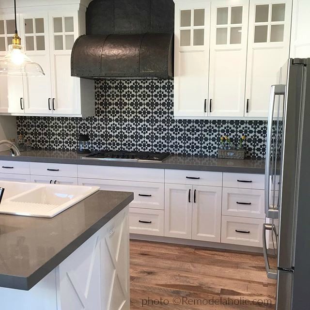 Homeshow White And Gray Kitchen With Patterned Backsplash Via @Bekob
