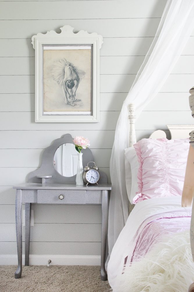 How to Shiplap a Wall for Free | Bless'er House for Bekob.com - A quick and straightforward walkthrough on how to shiplap a wall for free using just two standard toolbox items. No