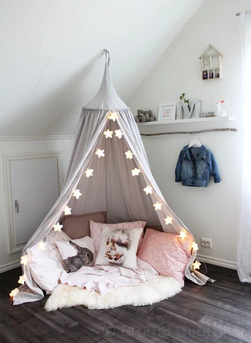 Concrete Hearths, Exposed Beams, Pallet Snowflakes and more featured on Bekob.com for our Friday Favorites