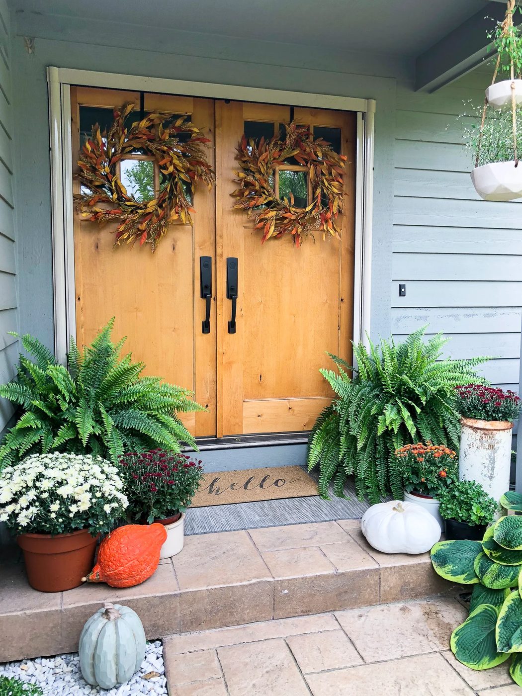 Early Fall Porch Decor Www.graceinmyspace.com