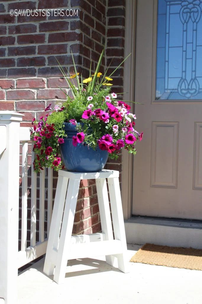 handmade stool or plant stand from only 2x4s Sawdust Sisters
