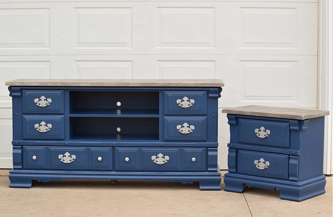 Friday Favorites: Library Wall, Necktie Christmas Tree, and a Huge Farmhouse Sink