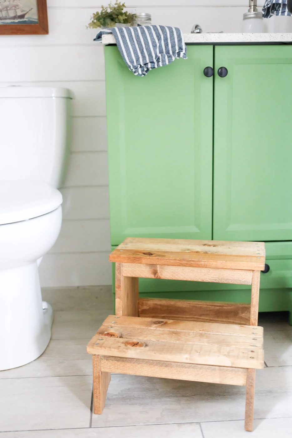 Friday Favorites: Organized Open Shelves and A Rustic Step Stool