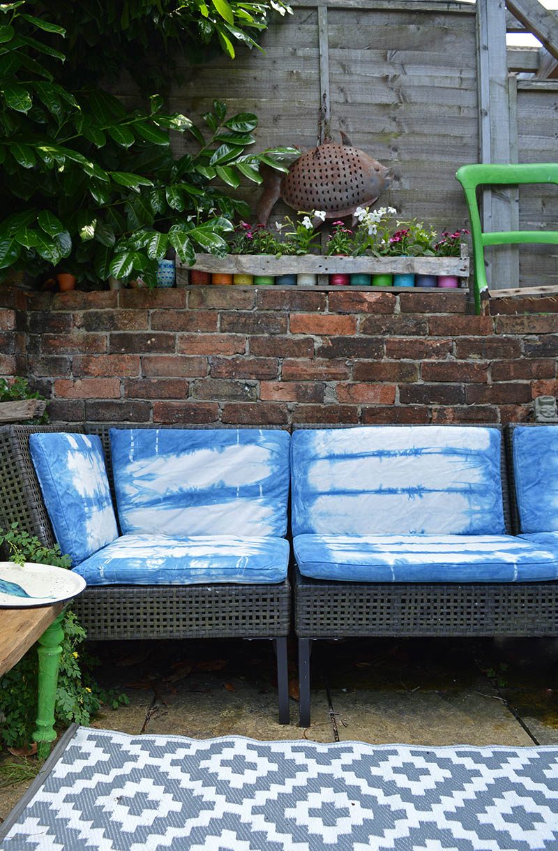 Friday Favorites: Shibori Dyed Couch and Black and White Bedroom