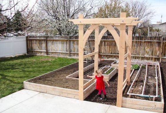 Outdoor 2x4 Projects Built with Structural Lumber - Planters, Furniture, Games, and More!