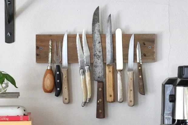 rustic knife storage wall rack (ehow)