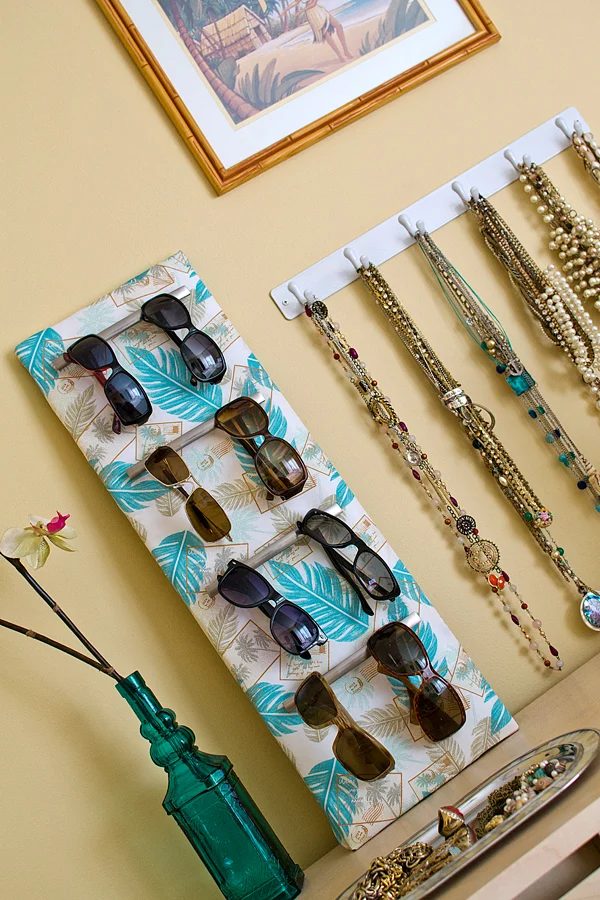 handmade sunglasses and jewelry organizer (lisadenoia)
