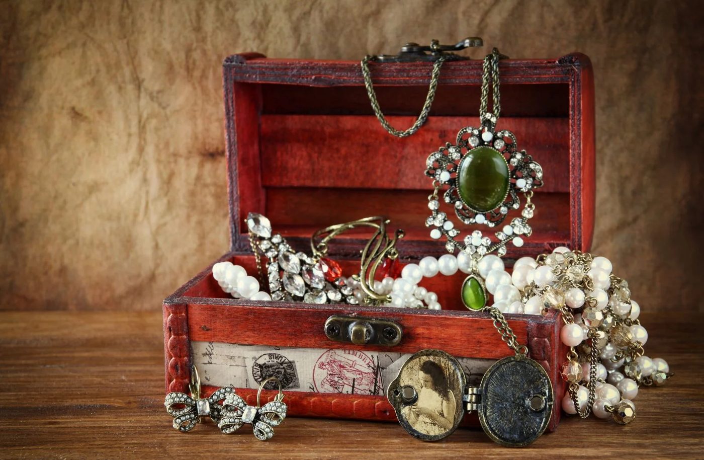 Vintage Jewelries