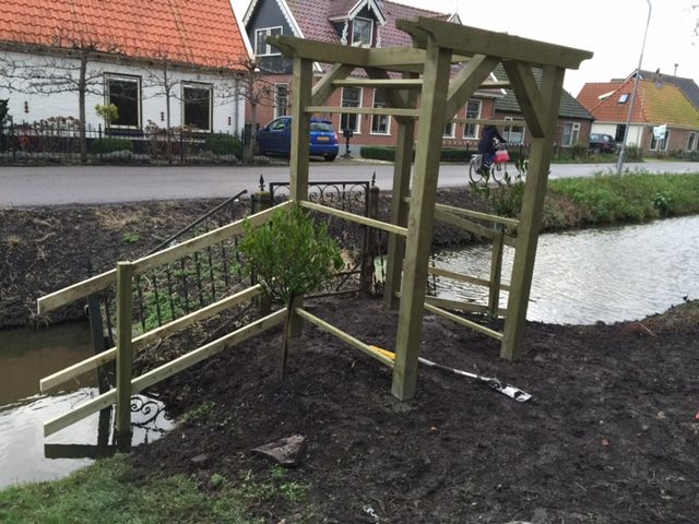 modified Gothic arch arbor with trellis gate 02, Rae's Nomady inspired by @Bekob