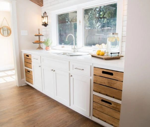 Did you love the first episode of season four of FIXER UPPER? Get the look of the Fixer Upper Cargo Ship House Kitchen with these tips from Bekob.com