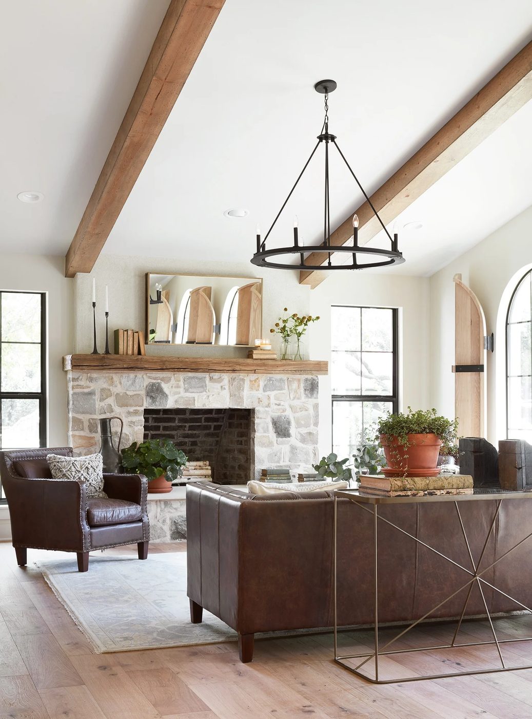 Recreate the look of the Fixer Upper La Pequeña Colina Living Room that is full of texture, beauty, and more. Find the relaxing look with our help. Get this Modern Mediterranean vi